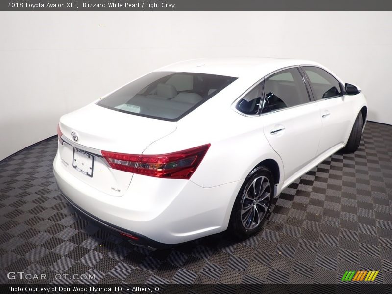 Blizzard White Pearl / Light Gray 2018 Toyota Avalon XLE