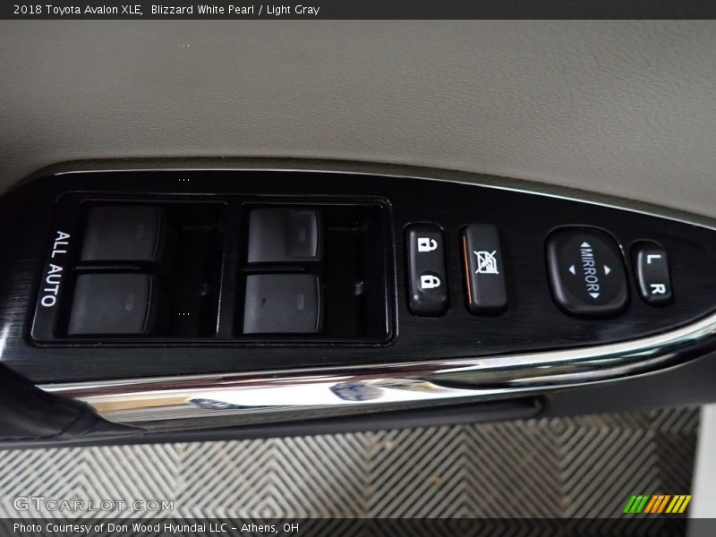 Blizzard White Pearl / Light Gray 2018 Toyota Avalon XLE