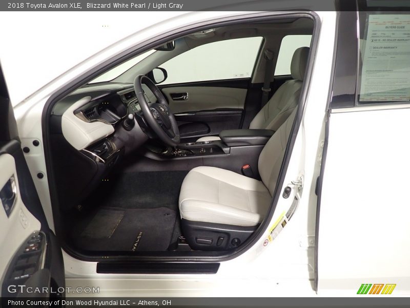 Blizzard White Pearl / Light Gray 2018 Toyota Avalon XLE