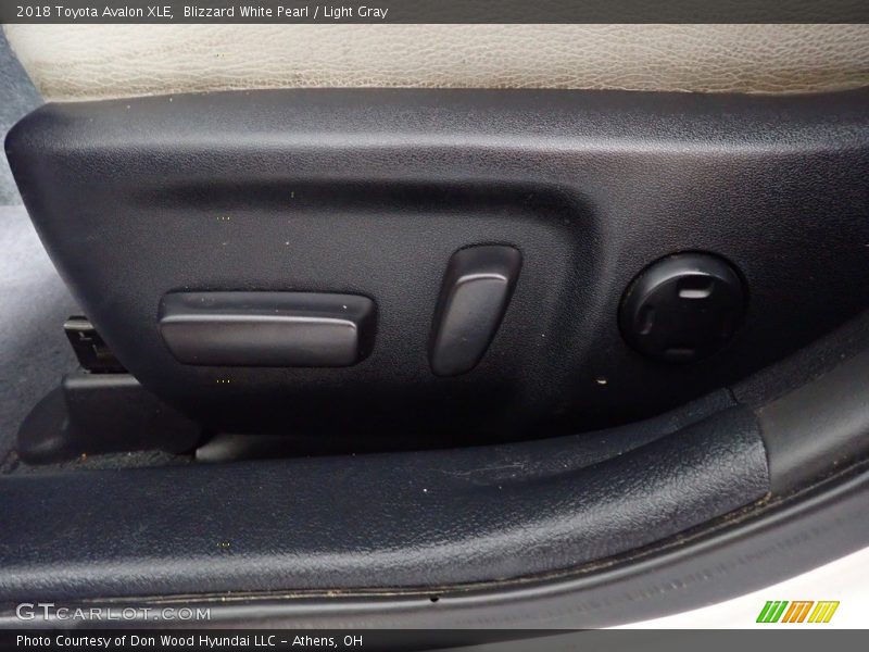 Blizzard White Pearl / Light Gray 2018 Toyota Avalon XLE