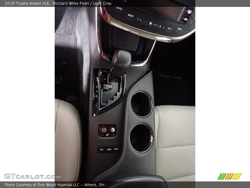 Blizzard White Pearl / Light Gray 2018 Toyota Avalon XLE