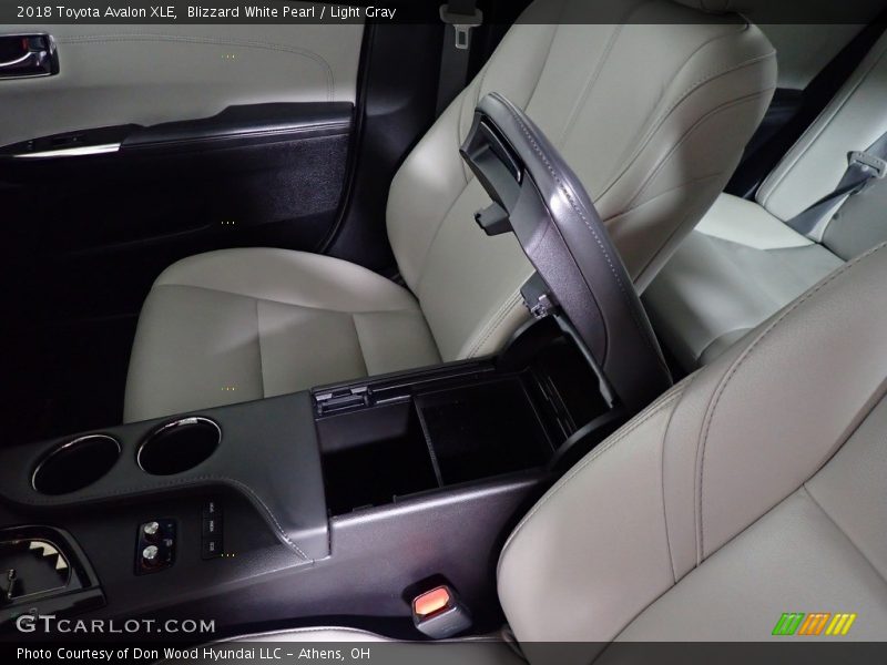 Blizzard White Pearl / Light Gray 2018 Toyota Avalon XLE