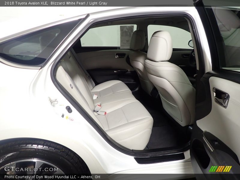 Blizzard White Pearl / Light Gray 2018 Toyota Avalon XLE