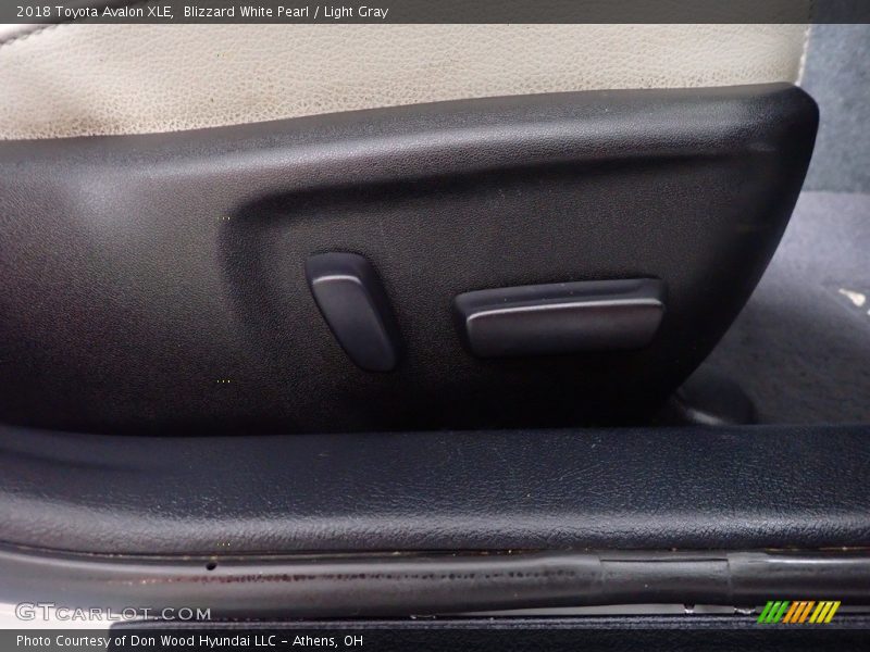 Blizzard White Pearl / Light Gray 2018 Toyota Avalon XLE