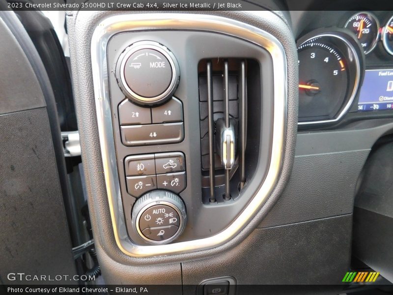 Controls of 2023 Silverado 3500HD LT Crew Cab 4x4