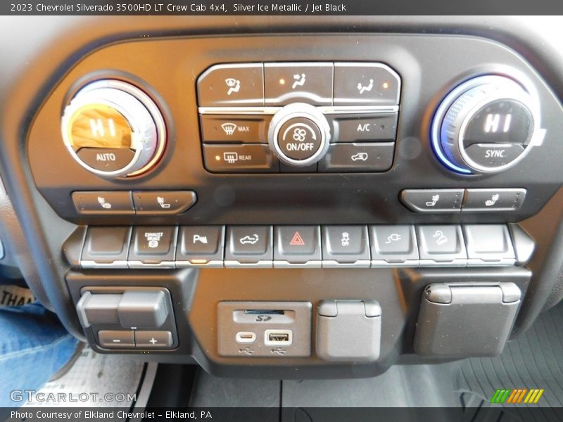 Controls of 2023 Silverado 3500HD LT Crew Cab 4x4