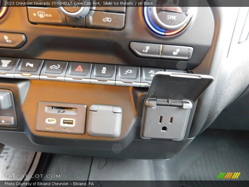 Controls of 2023 Silverado 3500HD LT Crew Cab 4x4