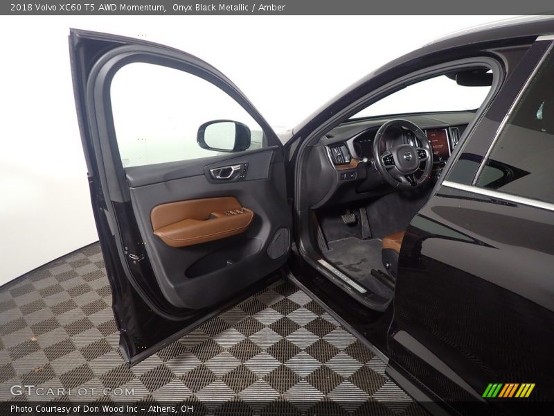 Onyx Black Metallic / Amber 2018 Volvo XC60 T5 AWD Momentum