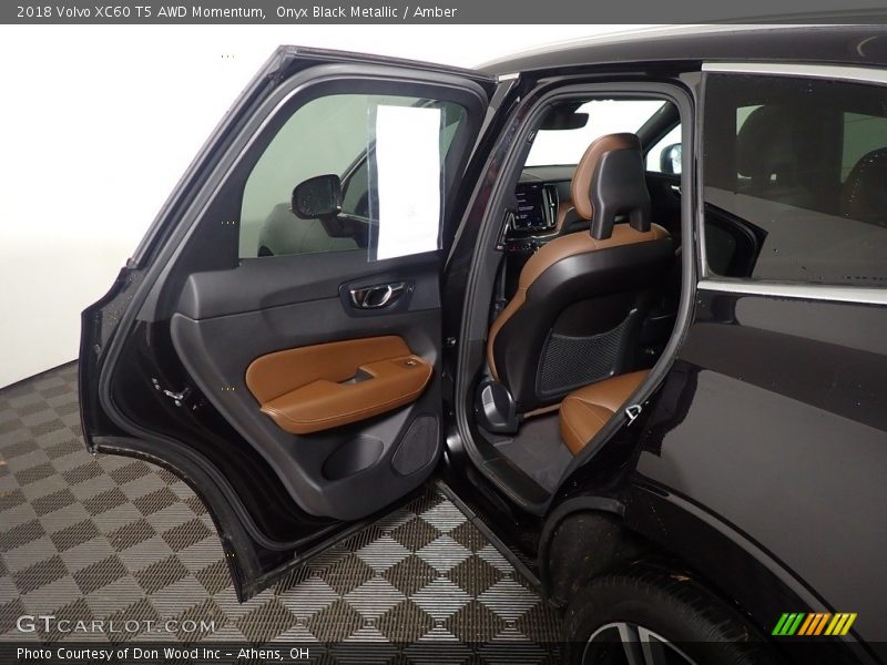 Onyx Black Metallic / Amber 2018 Volvo XC60 T5 AWD Momentum