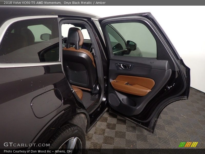 Onyx Black Metallic / Amber 2018 Volvo XC60 T5 AWD Momentum