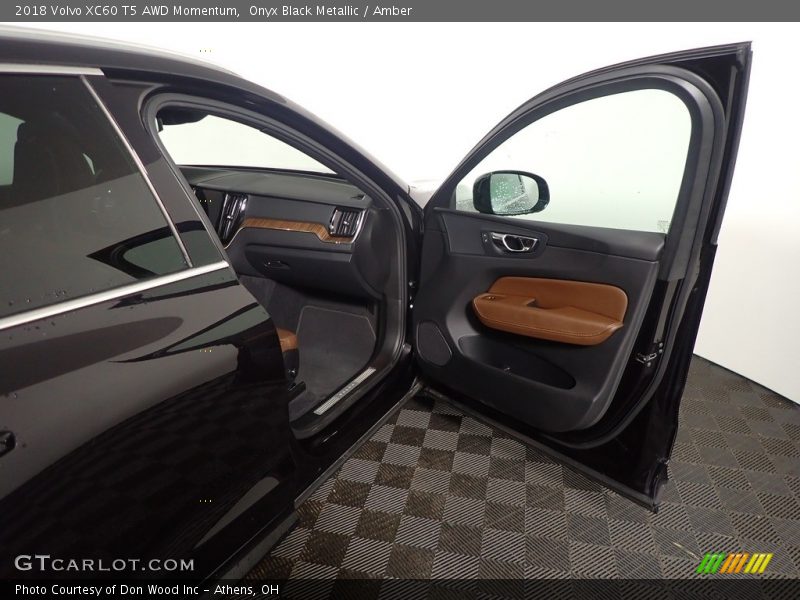 Onyx Black Metallic / Amber 2018 Volvo XC60 T5 AWD Momentum