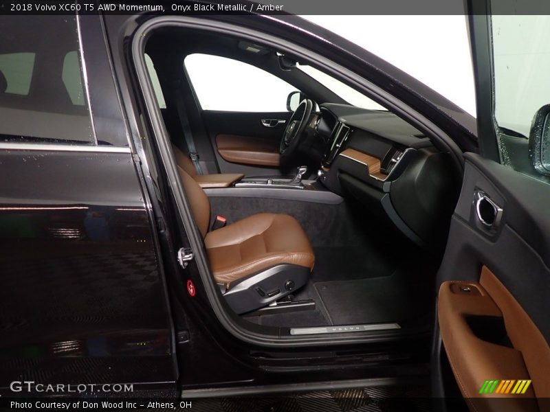 Onyx Black Metallic / Amber 2018 Volvo XC60 T5 AWD Momentum
