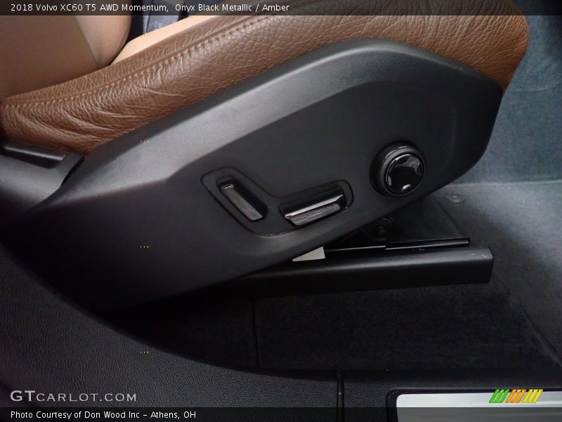 Onyx Black Metallic / Amber 2018 Volvo XC60 T5 AWD Momentum