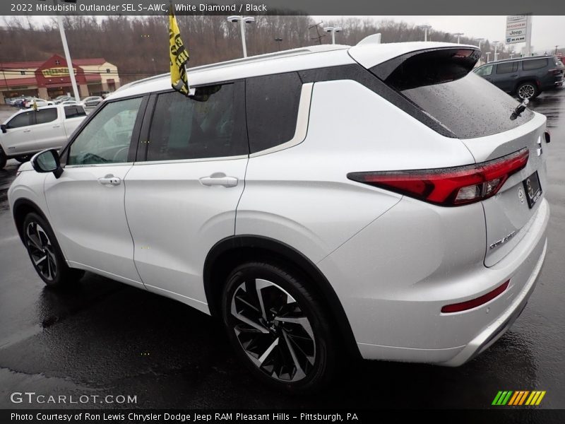 White Diamond / Black 2022 Mitsubishi Outlander SEL S-AWC