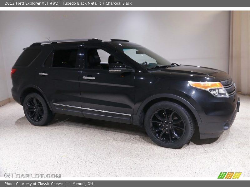 Tuxedo Black Metallic / Charcoal Black 2013 Ford Explorer XLT 4WD