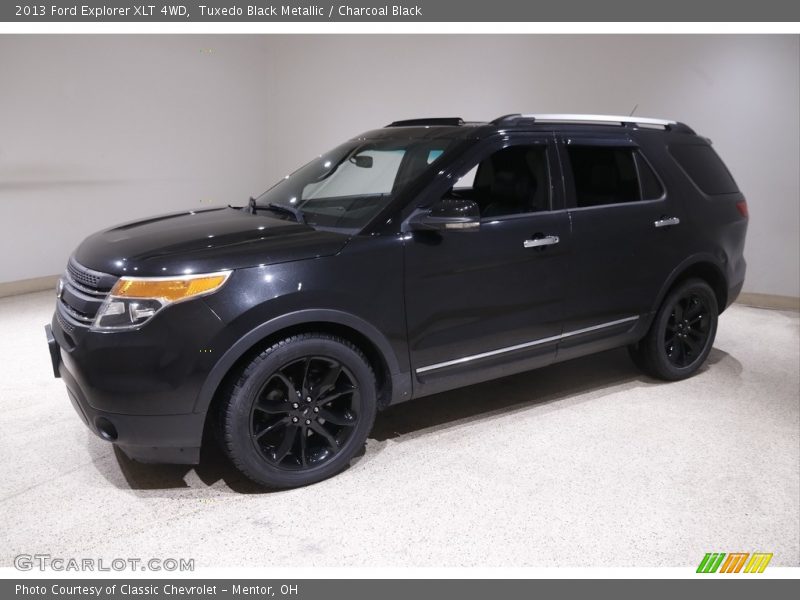 Tuxedo Black Metallic / Charcoal Black 2013 Ford Explorer XLT 4WD