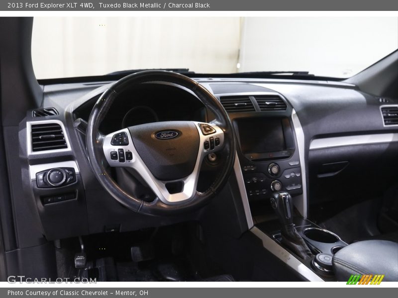 Tuxedo Black Metallic / Charcoal Black 2013 Ford Explorer XLT 4WD