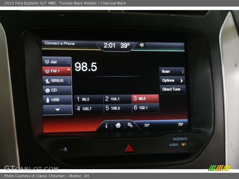Tuxedo Black Metallic / Charcoal Black 2013 Ford Explorer XLT 4WD