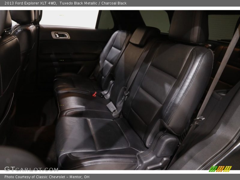 Tuxedo Black Metallic / Charcoal Black 2013 Ford Explorer XLT 4WD