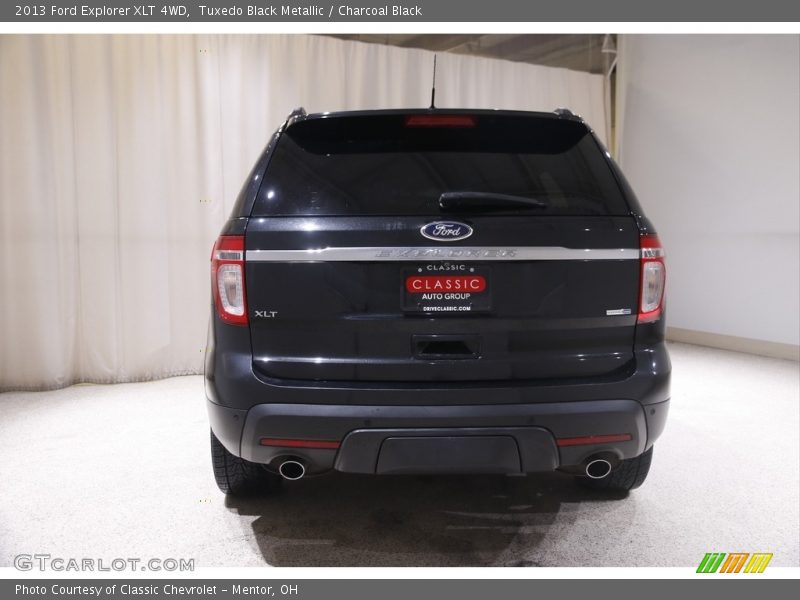 Tuxedo Black Metallic / Charcoal Black 2013 Ford Explorer XLT 4WD