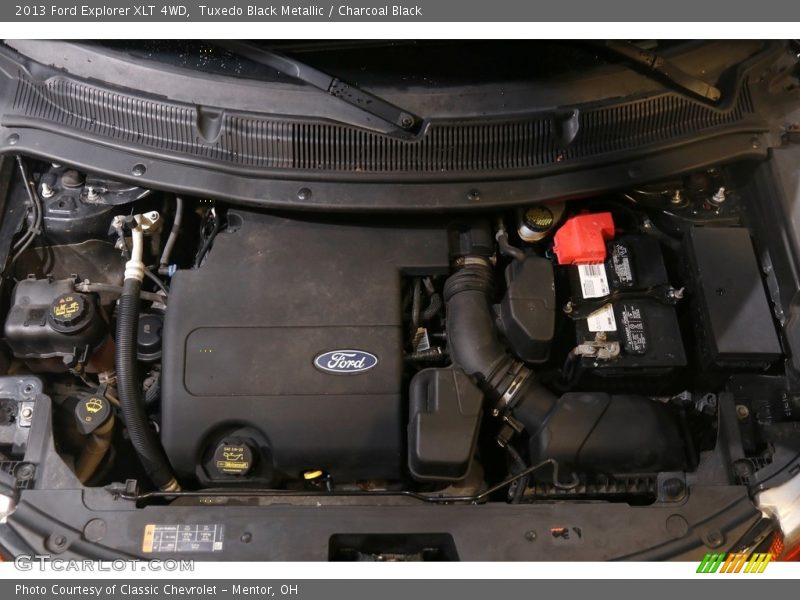 Tuxedo Black Metallic / Charcoal Black 2013 Ford Explorer XLT 4WD
