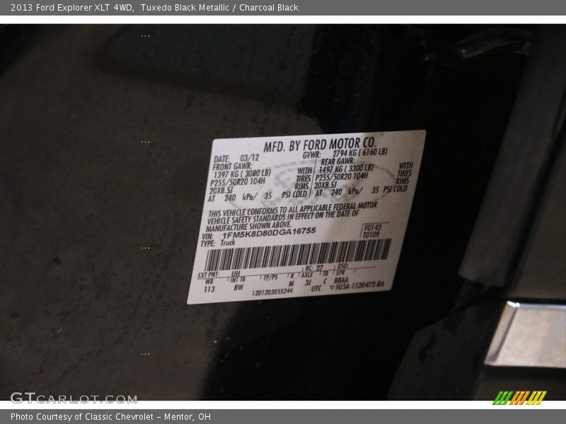Tuxedo Black Metallic / Charcoal Black 2013 Ford Explorer XLT 4WD