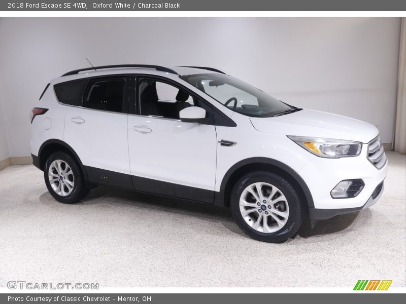 Oxford White / Charcoal Black 2018 Ford Escape SE 4WD