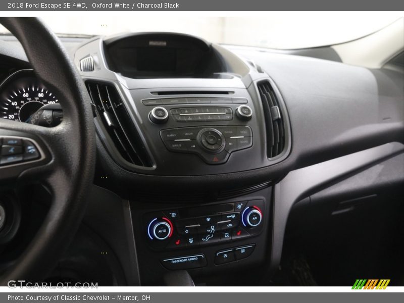Oxford White / Charcoal Black 2018 Ford Escape SE 4WD