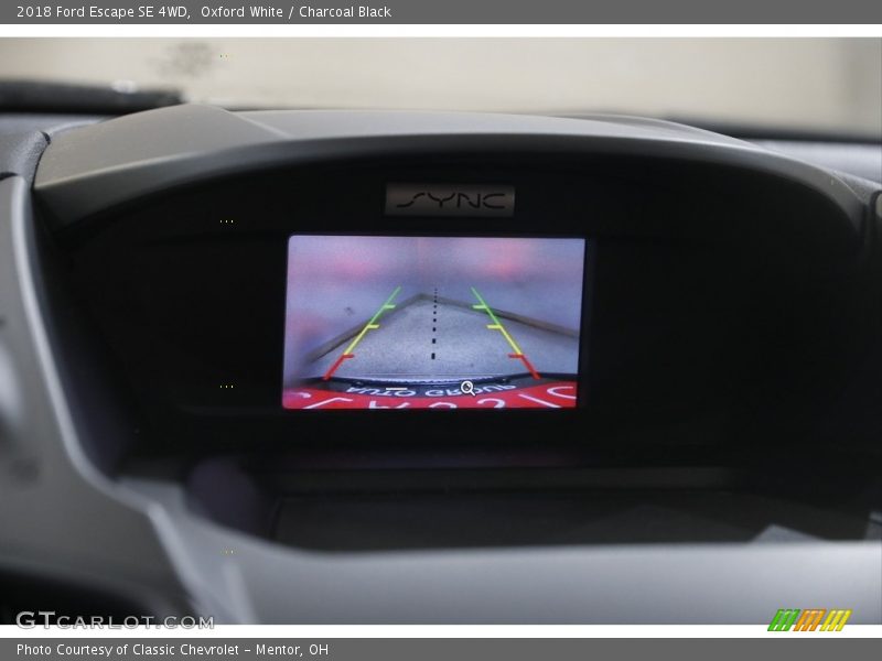 Oxford White / Charcoal Black 2018 Ford Escape SE 4WD