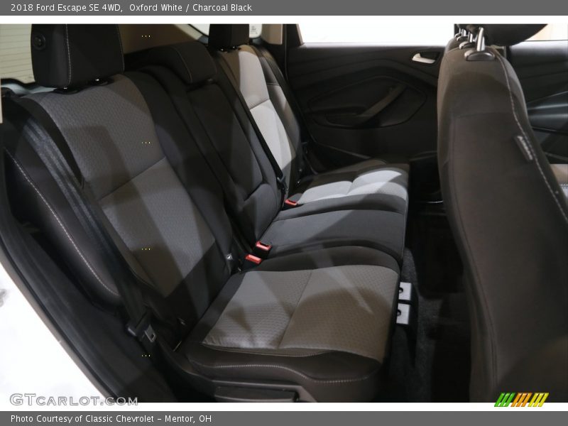 Oxford White / Charcoal Black 2018 Ford Escape SE 4WD