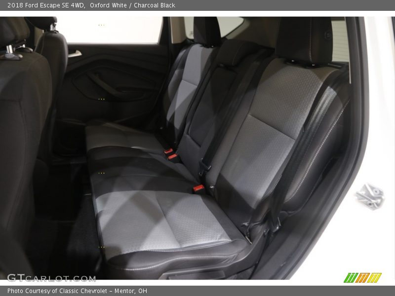 Oxford White / Charcoal Black 2018 Ford Escape SE 4WD