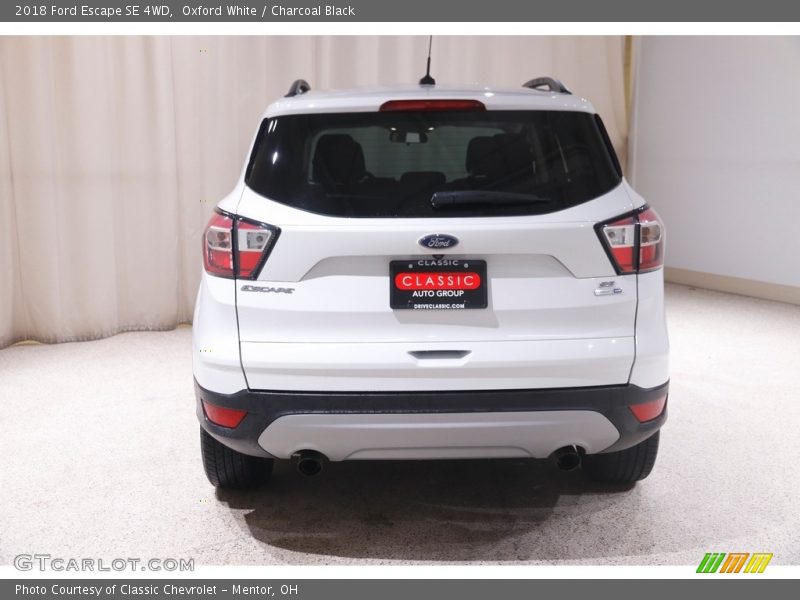 Oxford White / Charcoal Black 2018 Ford Escape SE 4WD
