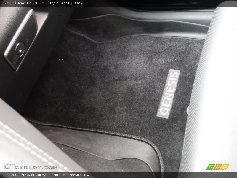 Uyuni White / Black 2021 Genesis G70 2.0T