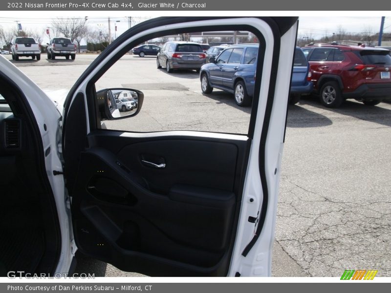 Glacier White / Charcoal 2022 Nissan Frontier Pro-4X Crew Cab 4x4