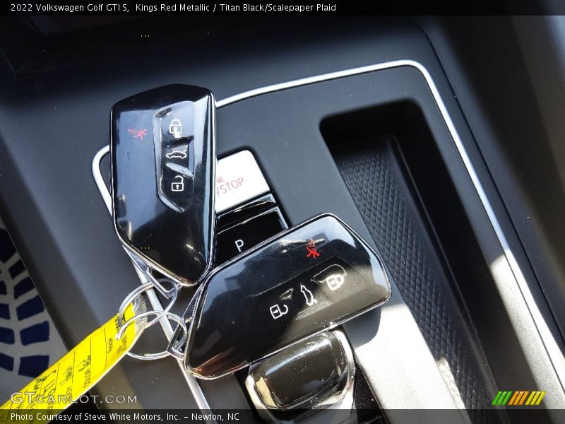 Kings Red Metallic / Titan Black/Scalepaper Plaid 2022 Volkswagen Golf GTI S