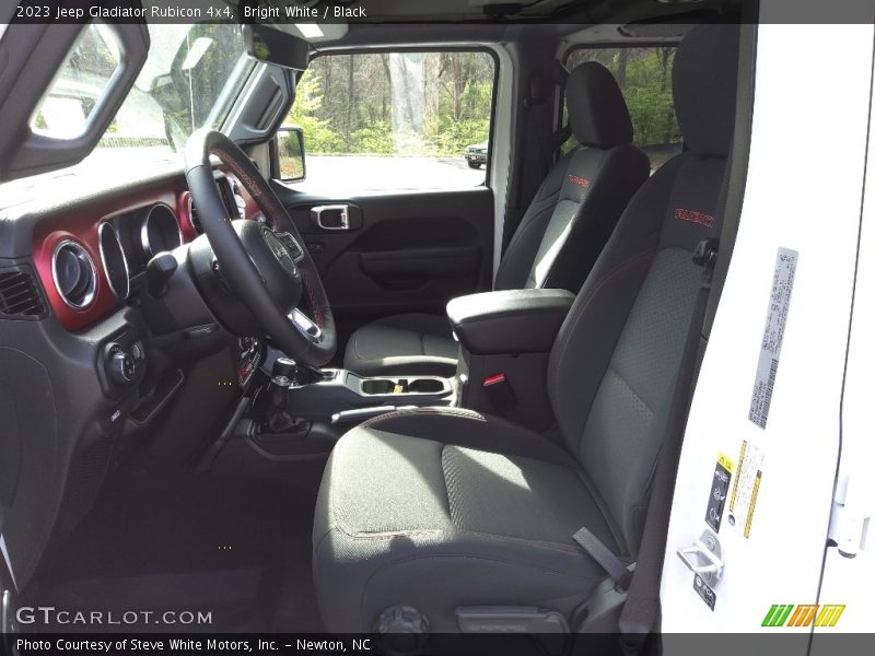 Bright White / Black 2023 Jeep Gladiator Rubicon 4x4