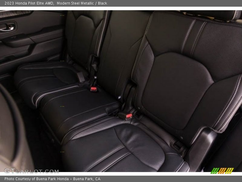 Modern Steel Metallic / Black 2023 Honda Pilot Elite AWD