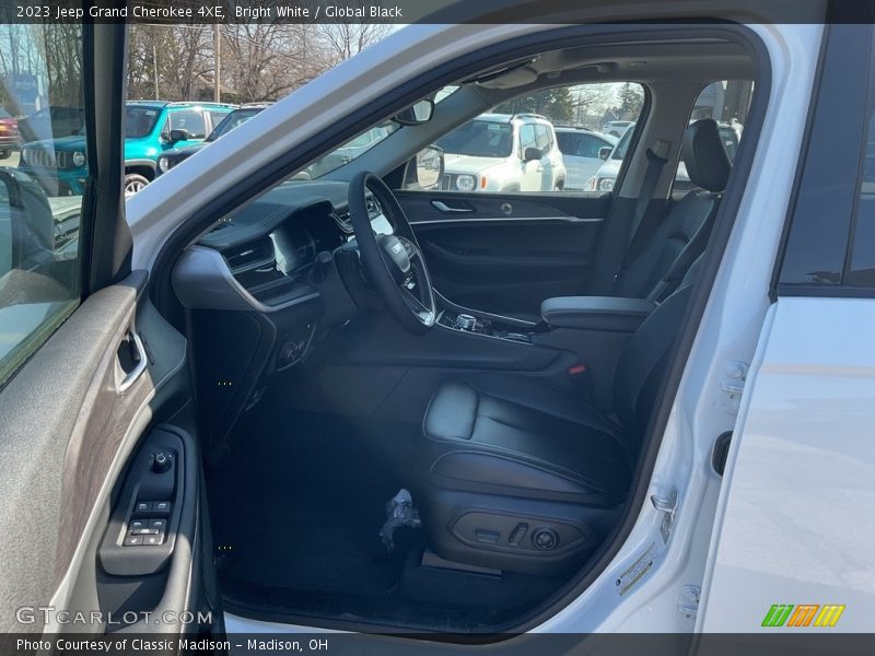 Bright White / Global Black 2023 Jeep Grand Cherokee 4XE