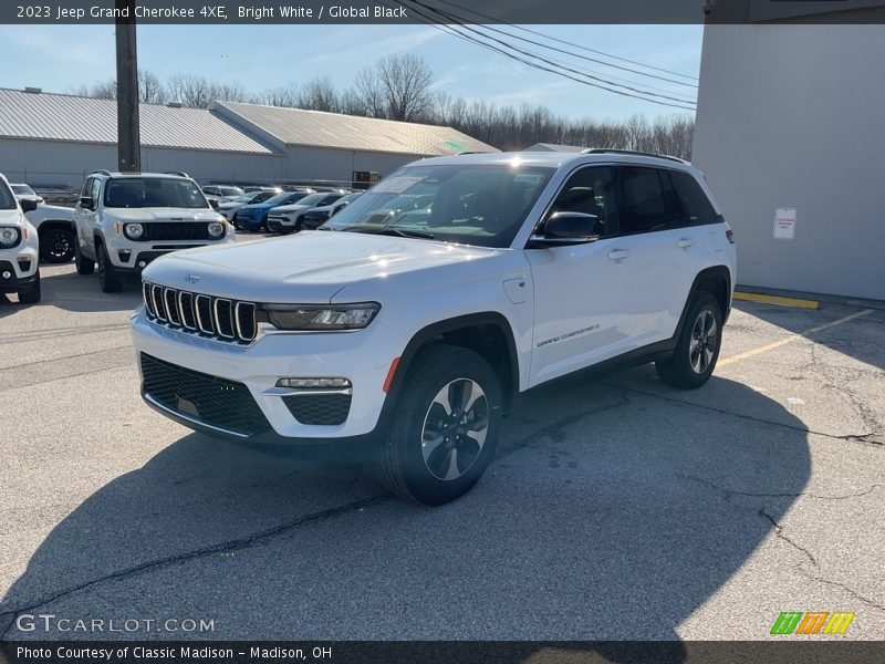 Bright White / Global Black 2023 Jeep Grand Cherokee 4XE