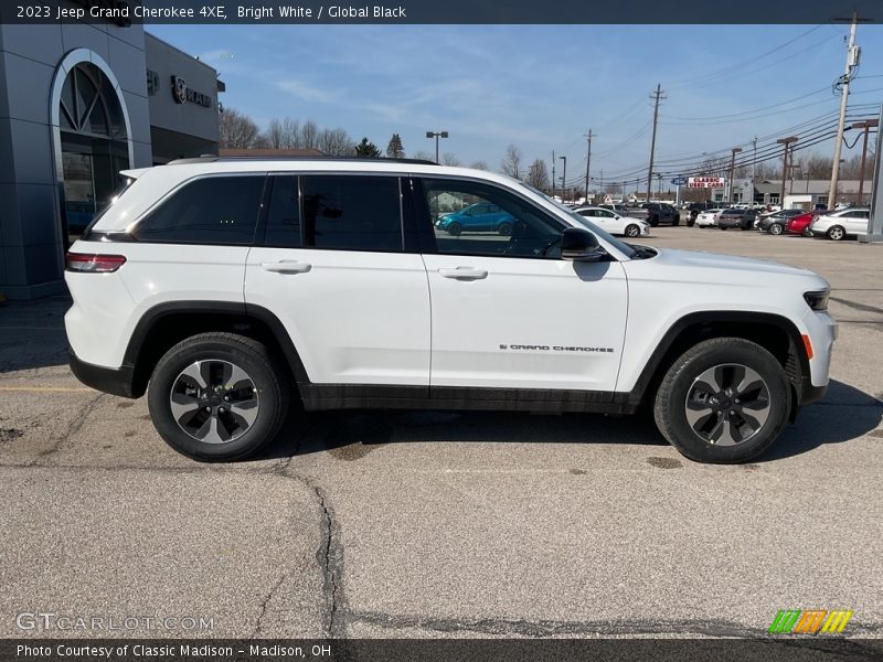 Bright White / Global Black 2023 Jeep Grand Cherokee 4XE