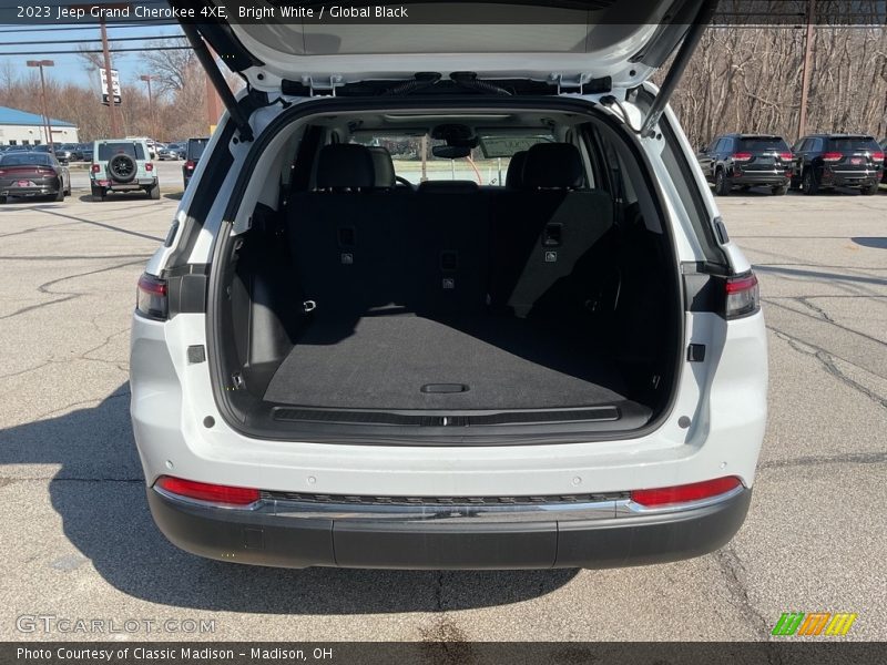 Bright White / Global Black 2023 Jeep Grand Cherokee 4XE