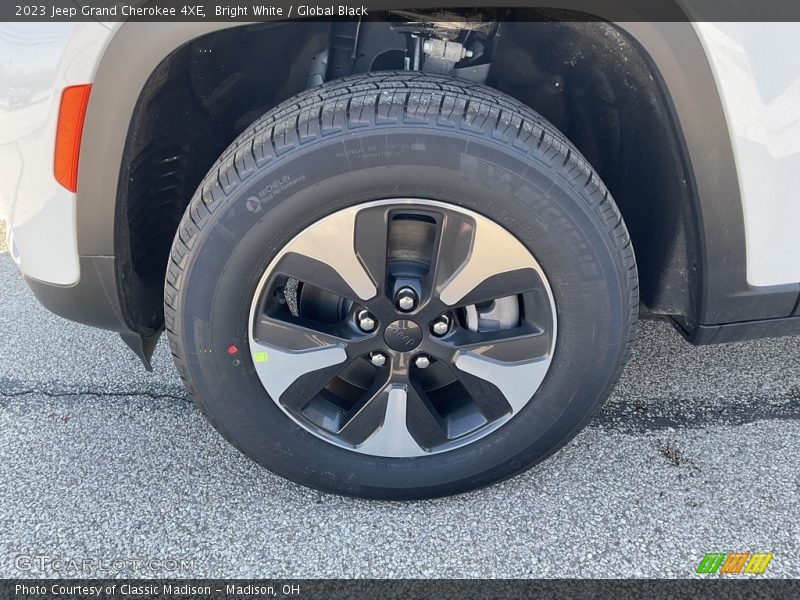 Bright White / Global Black 2023 Jeep Grand Cherokee 4XE