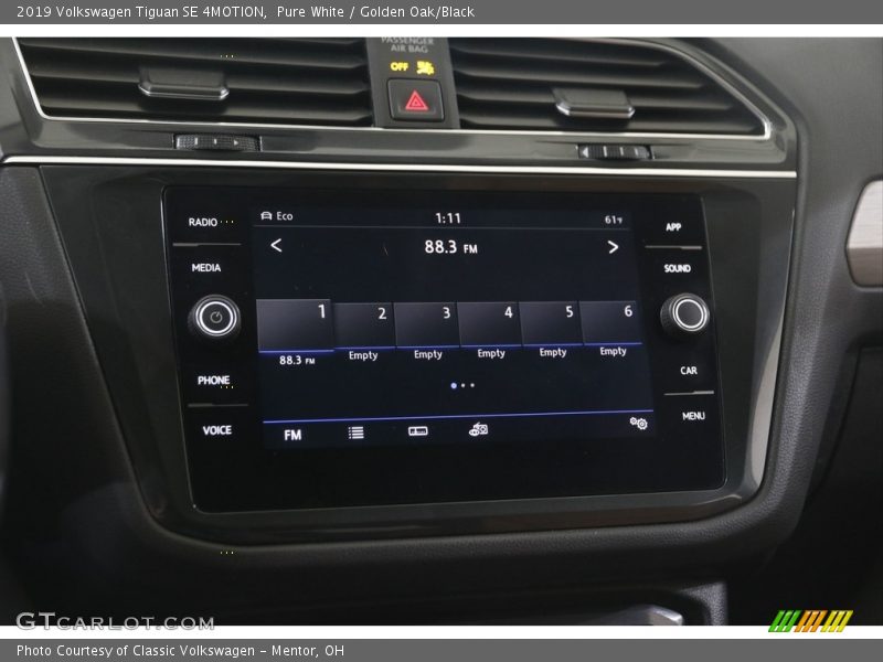 Pure White / Golden Oak/Black 2019 Volkswagen Tiguan SE 4MOTION