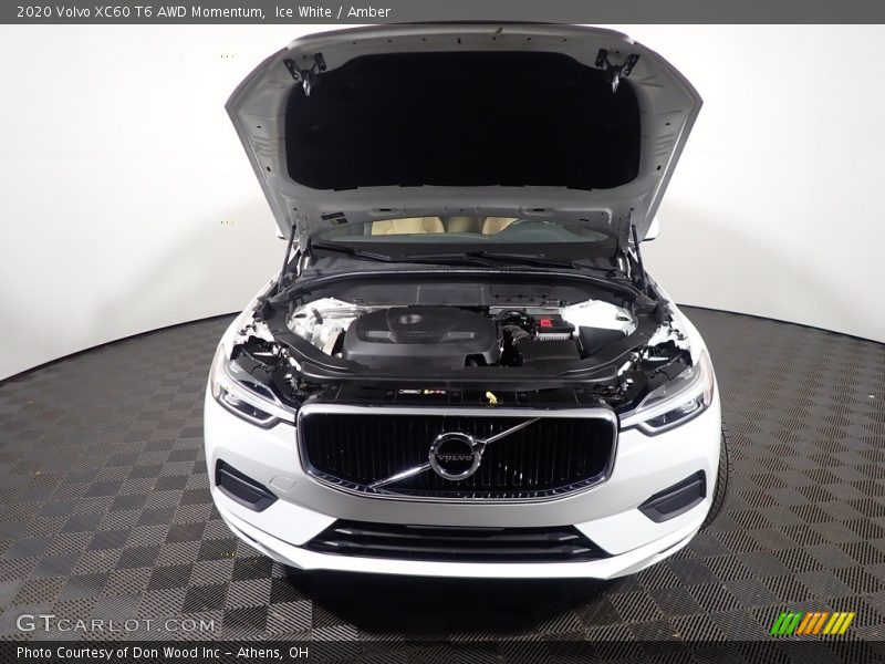 Ice White / Amber 2020 Volvo XC60 T6 AWD Momentum