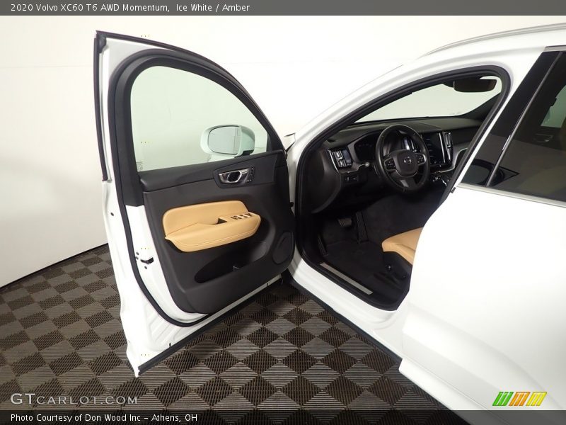 Ice White / Amber 2020 Volvo XC60 T6 AWD Momentum