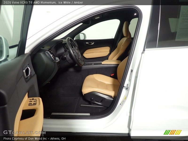 Ice White / Amber 2020 Volvo XC60 T6 AWD Momentum