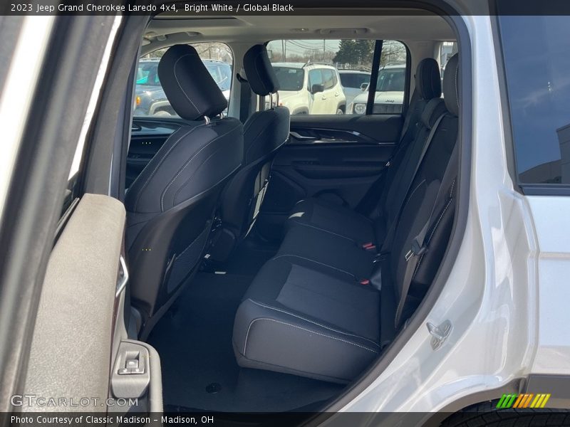 Bright White / Global Black 2023 Jeep Grand Cherokee Laredo 4x4