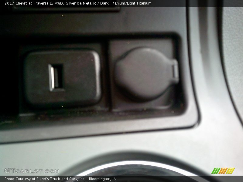 Silver Ice Metallic / Dark Titanium/Light Titanium 2017 Chevrolet Traverse LS AWD