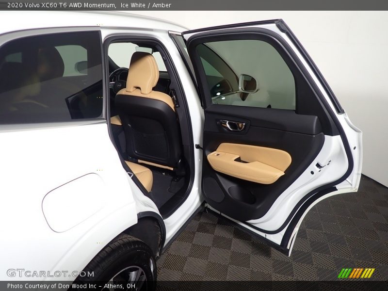 Ice White / Amber 2020 Volvo XC60 T6 AWD Momentum