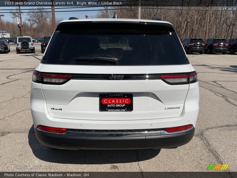 Bright White / Global Black 2023 Jeep Grand Cherokee Laredo 4x4